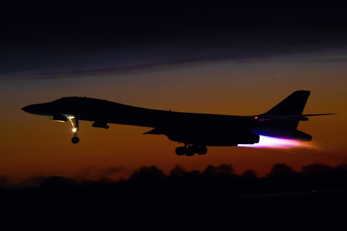 American B-1 bombers approach Venezuela