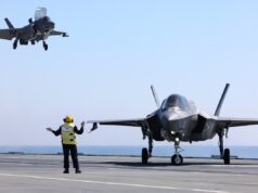 British jets land on HMS Queen Elizabeth