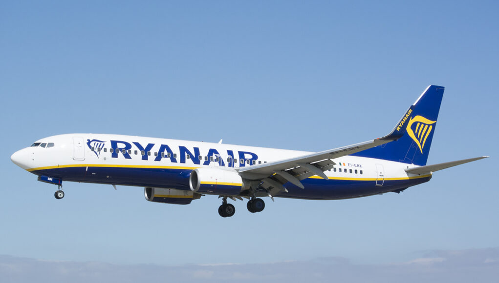 Ryanair_Boeing_737-800_EI-EBX