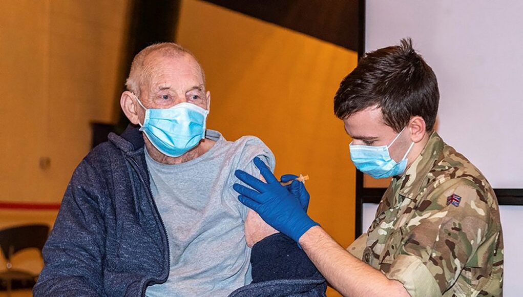 personnel_administering_vaccine_scotland4_govuk