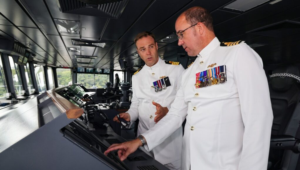 HMS Queen Elizabeth changes Command