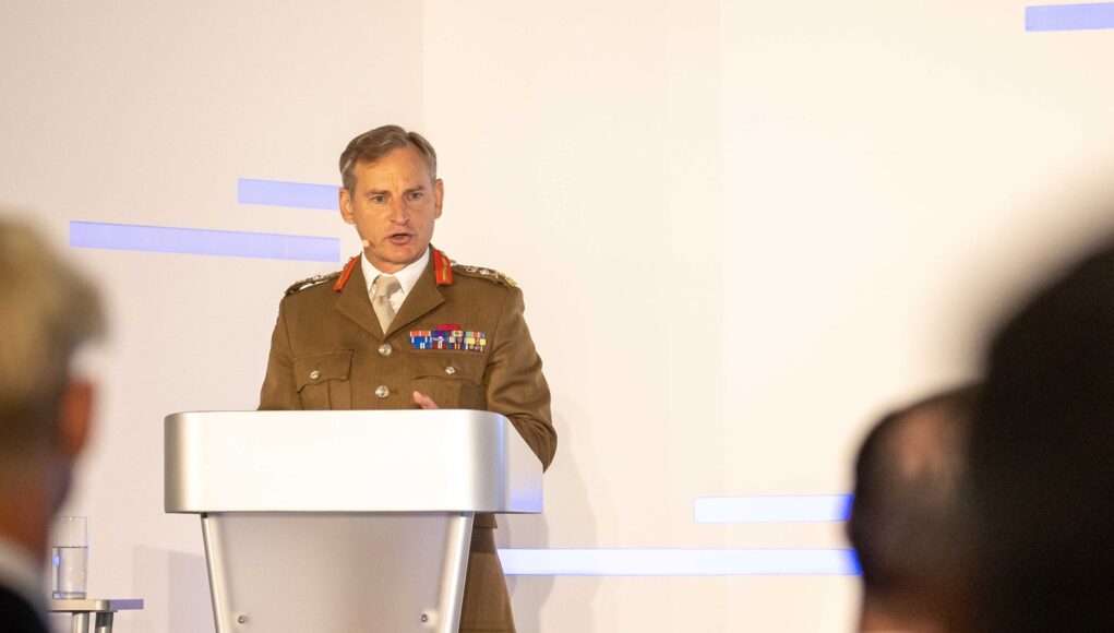 apowmid-official-20210917-036-0001