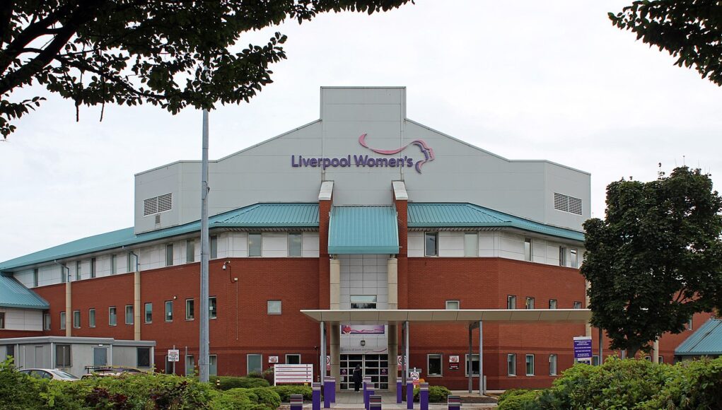 Entrance,_Liverpool_Women's_Hospital_2