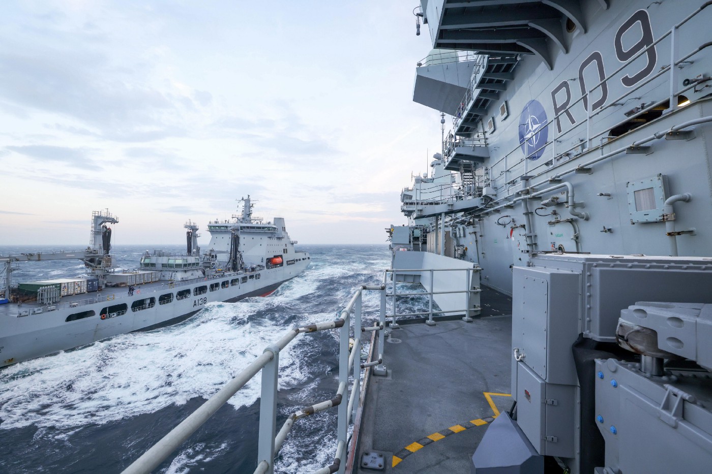 Britain demonstrates ability to operate carriers near North Pole