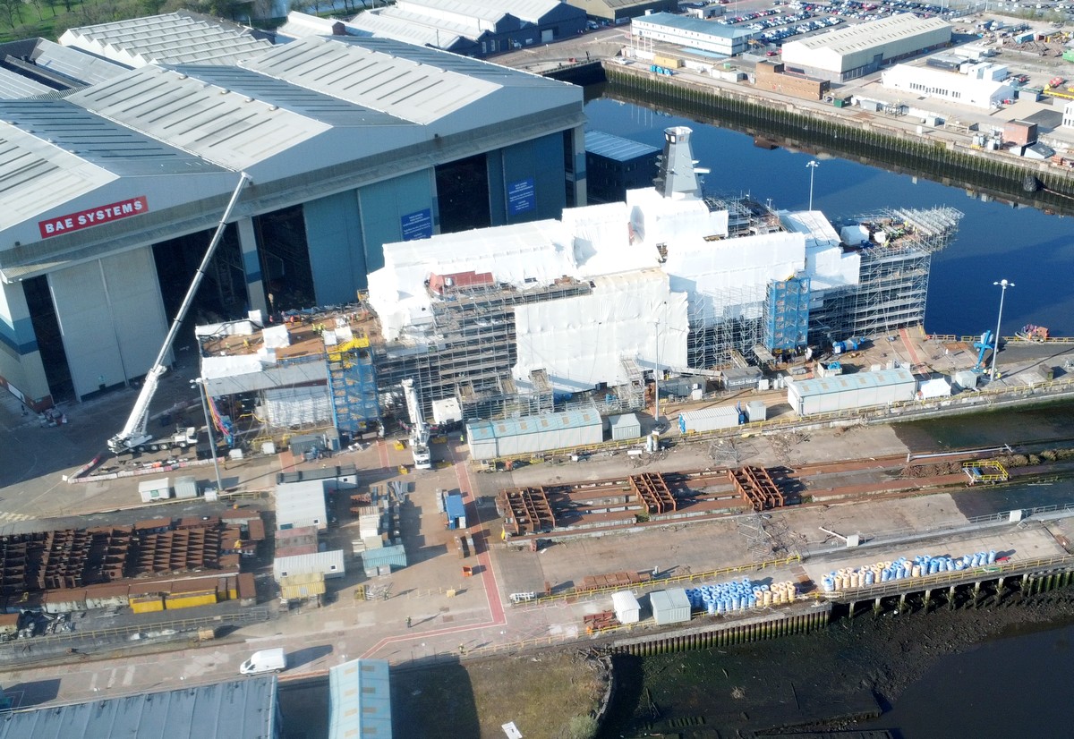 Photos and videos show HMS Glasgow in build