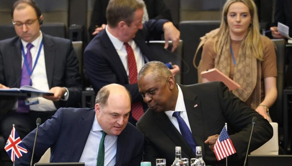 Ben_Wallace_and_Lloyd_Austin_met_today2