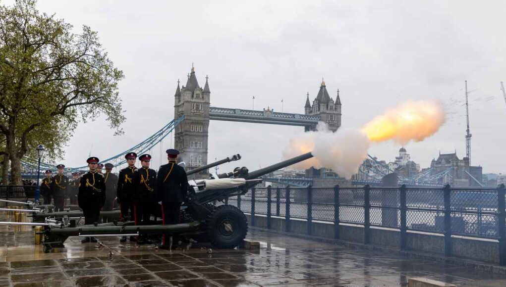 GUNSALUTE1