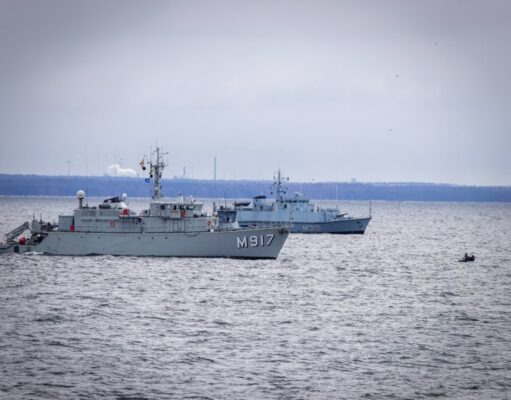 NATO warships train to defend Iceland