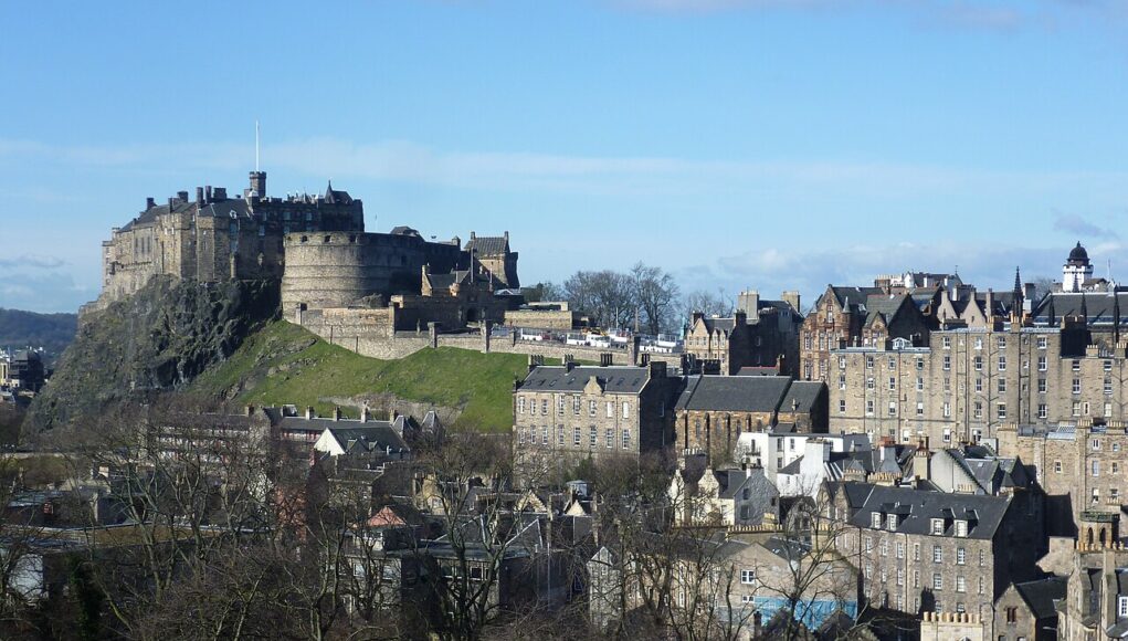 Edinburgh_Castle_from_the_south_east
