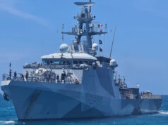 British warship defies Chinese warnings