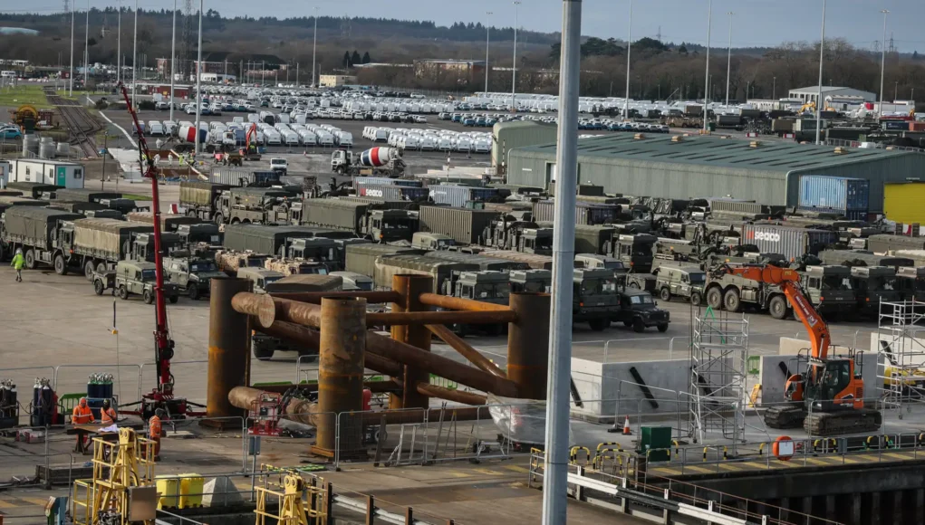 20250113-gbr-s-ex-stdt-25-roro-loading-at-marchwood-st-028