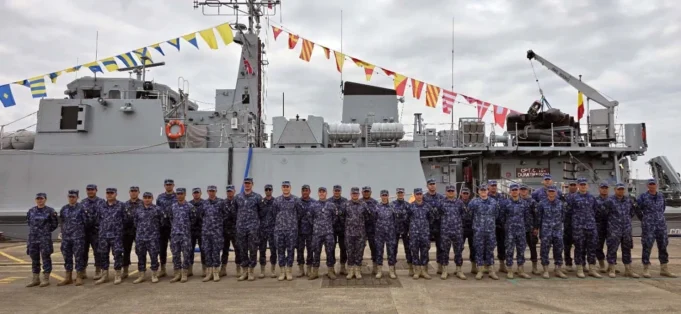 Romanian minehunter crew complete Royal Navy training