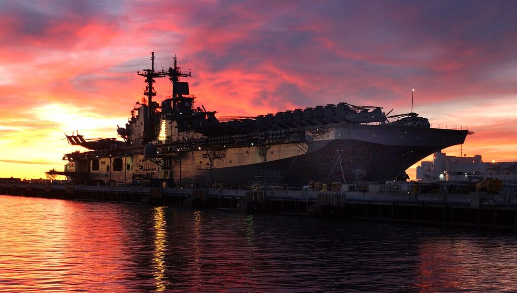 US_Navy_030116-N-5067K-002_USS_Boxer_(LHD_4)_rests_pierside_with_a_full_deck_of_aircraft