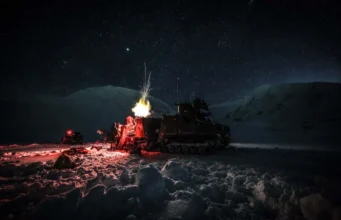 Royal Marines fire mortars in Arctic Norway training