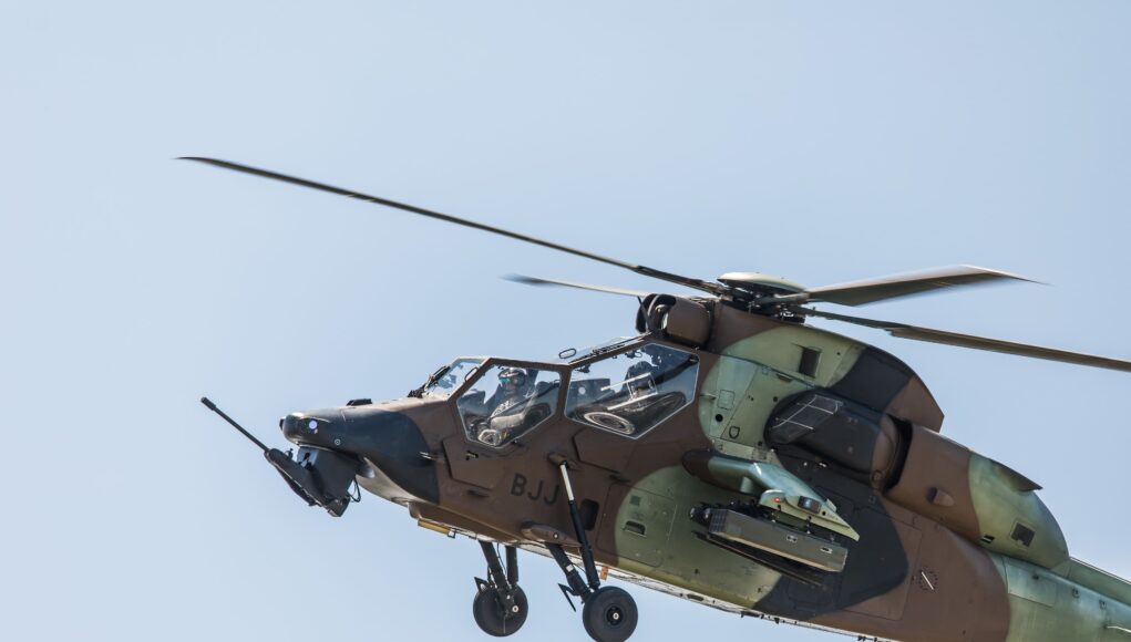 flying_display_AH_tigre_22_124718_HD_6cdc3dec13