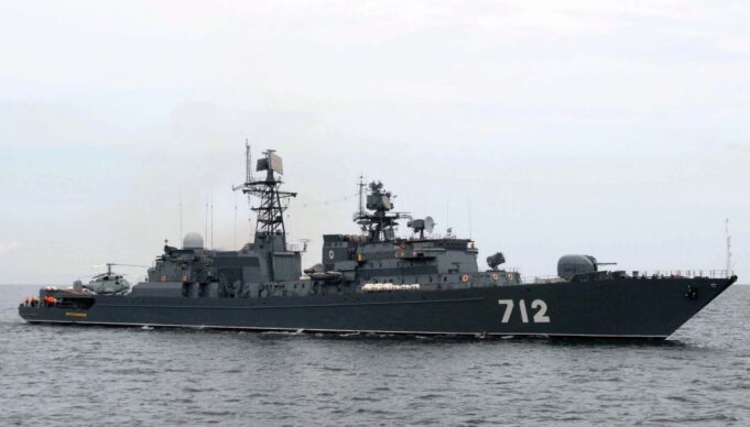 Russian warship opens fire near English coast Gray military destroyer with hull number 712 sailing on calm sea, multiple antennas and weapons on deck