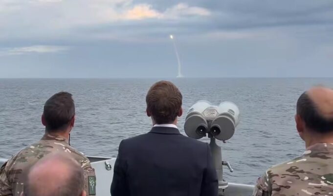 French submarine fires new nuclear weapon