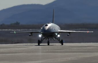 American F-22 stealth jet controls combat drone