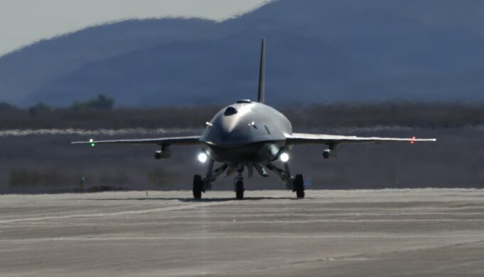 American F-22 stealth jet controls combat drone